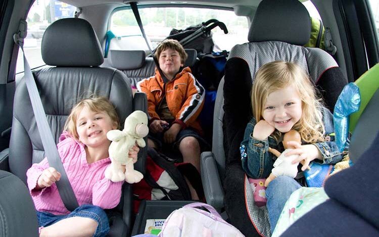 الحفاظ على سلامة الأطفال أثناء ركوب السيارات